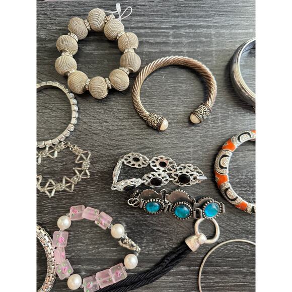 VTG Silver Tone Lot Of 27 Costume Bracelet Jewelry Beaded Cuffs Chain Stretch - Picture 5 of 13